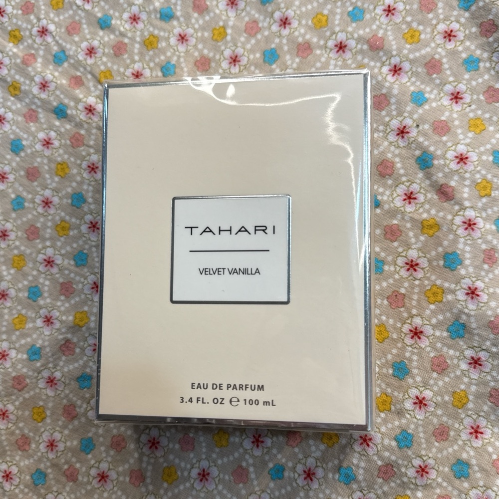 Tahari Velvet Vanilla EDP